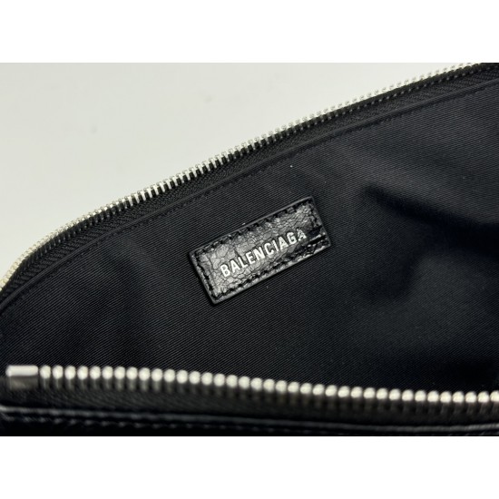 Balenciaga More ←