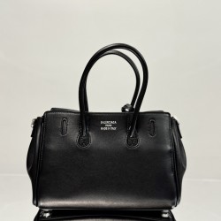 Balenciaga More ←