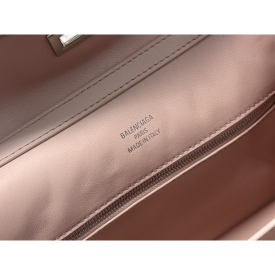 Balenciaga More ←