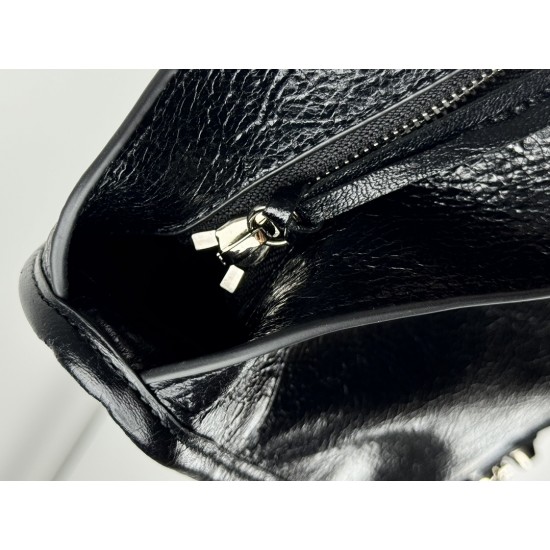Balenciaga Le Cagole