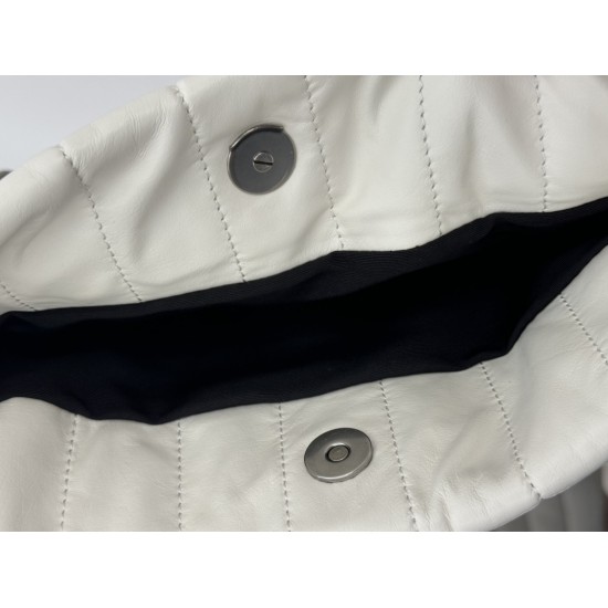 Balenciaga More ←