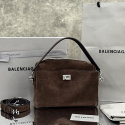 Balenciaga More ←