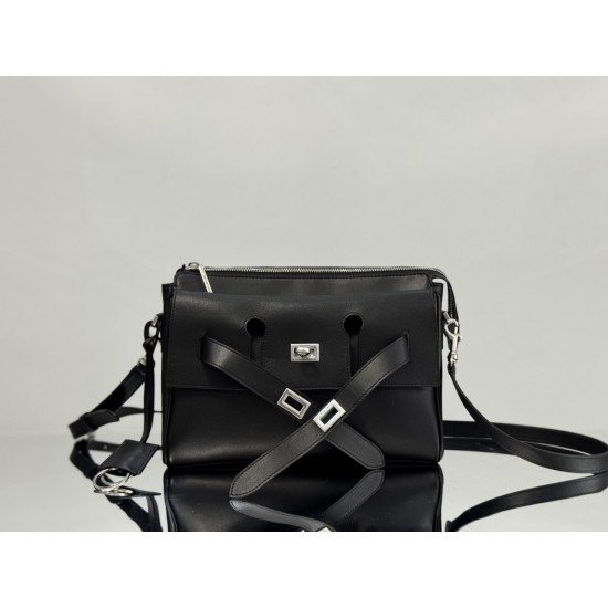 Balenciaga More ←