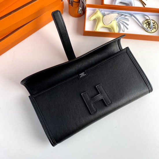 HERMÈS Clutchs