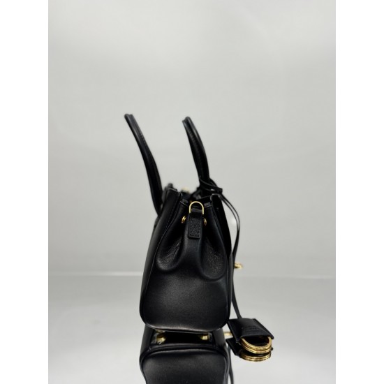 Balenciaga More ←