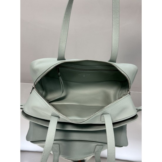 Balenciaga More ←