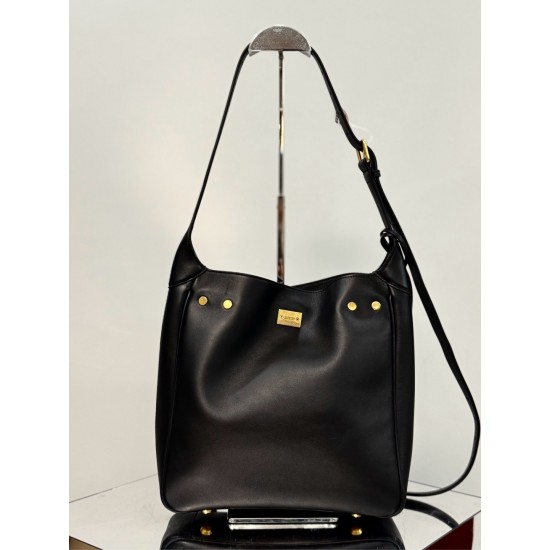 Balenciaga More ←