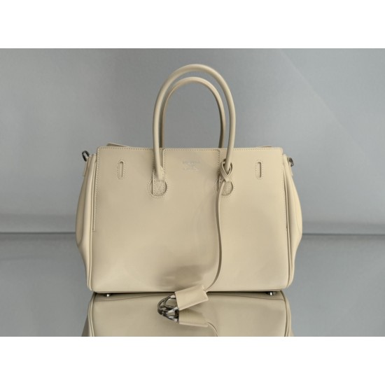 Balenciaga More ←