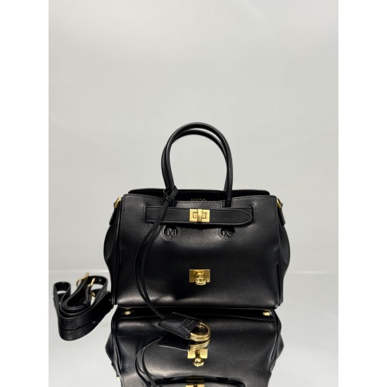 Balenciaga More ←