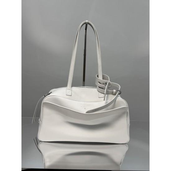 Balenciaga More ←