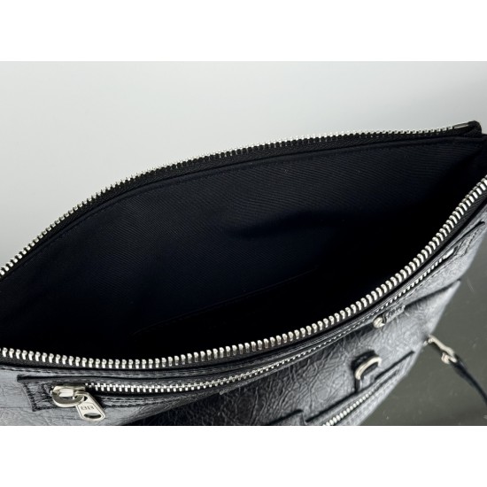 Balenciaga More ←