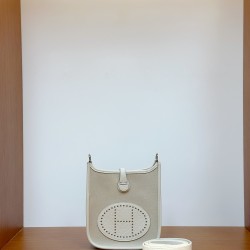 HERMÈS Evelyne