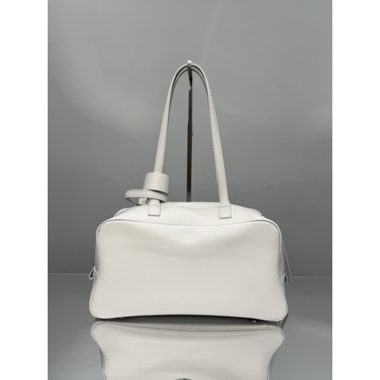 Balenciaga More ←