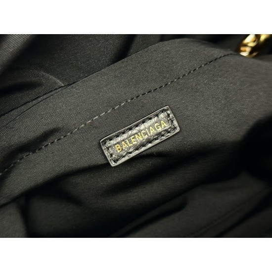 Balenciaga More ←