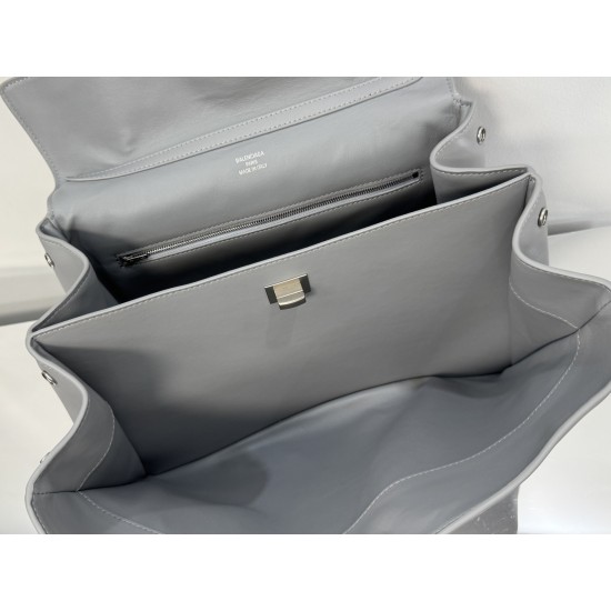 Balenciaga More ←