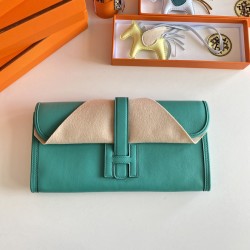 HERMÈS Clutchs