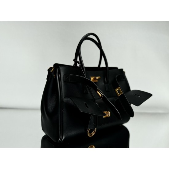 Balenciaga More ←