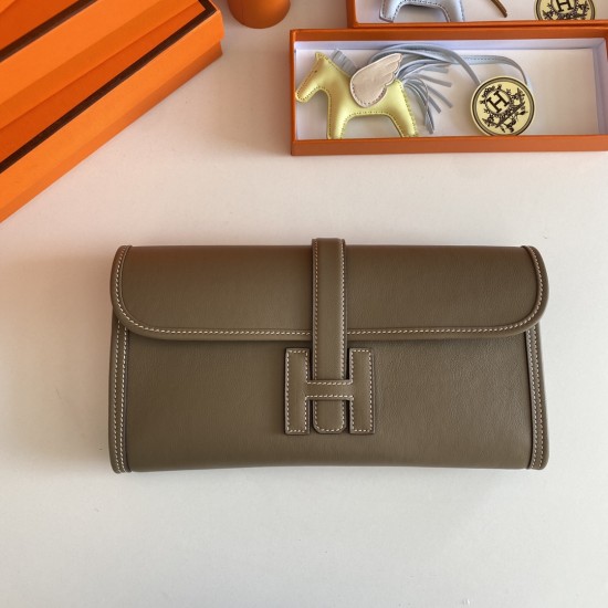 HERMÈS Clutchs