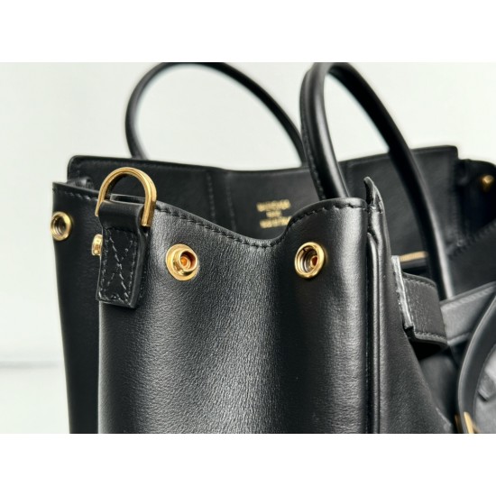 Balenciaga More ←