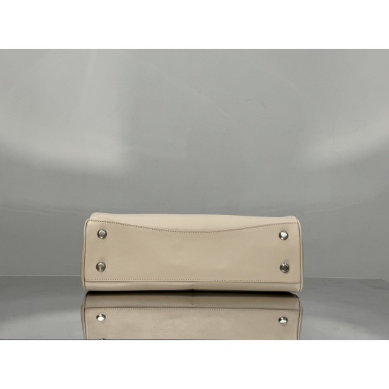Balenciaga More ←