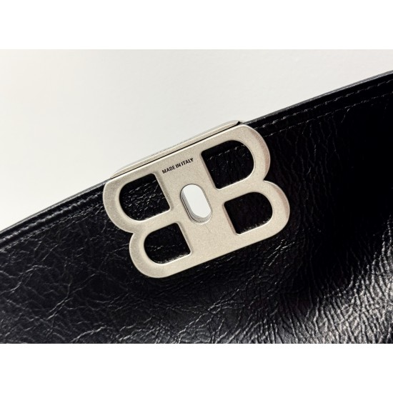 Balenciaga More ←