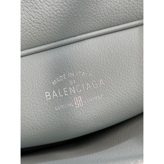 Balenciaga More ←