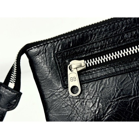 Balenciaga More ←