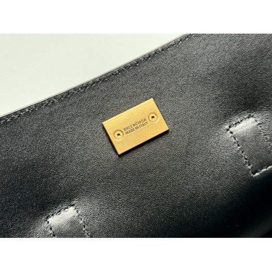 Balenciaga More ←