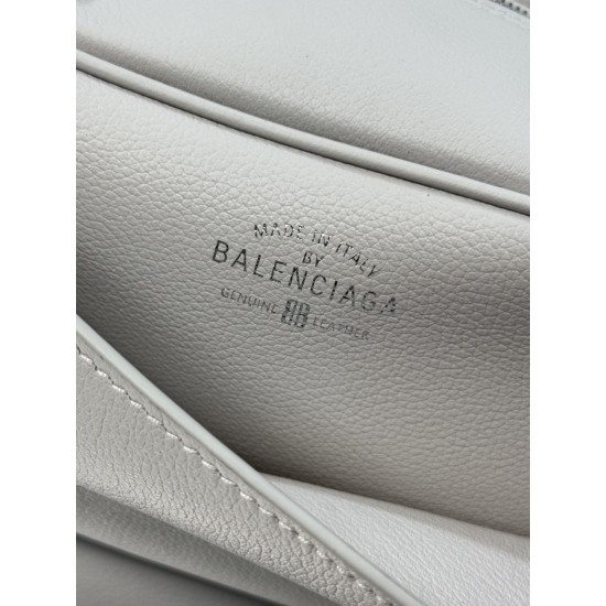 Balenciaga More ←