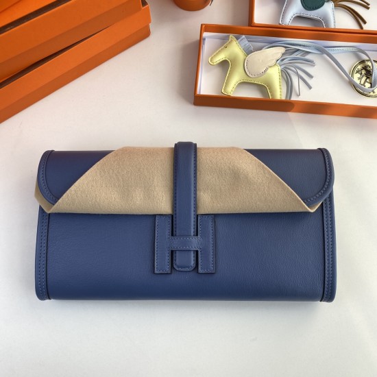 HERMÈS Clutchs