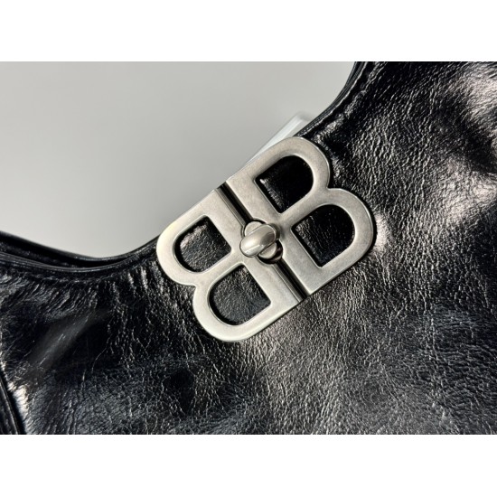 Balenciaga More ←