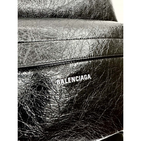 Balenciaga More ←