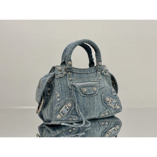 Balenciaga More ←