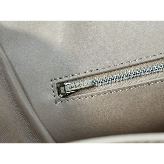 Balenciaga More ←
