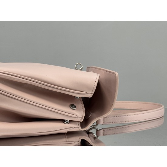 Balenciaga More ←