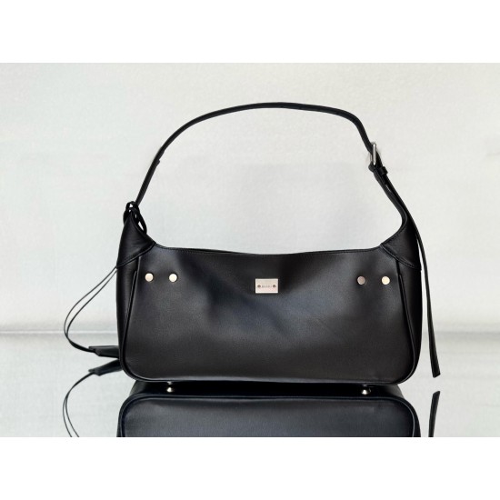 Balenciaga More ←