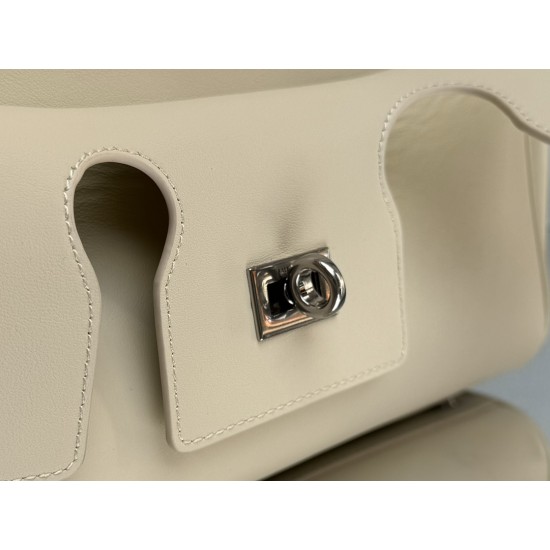 Balenciaga More ←