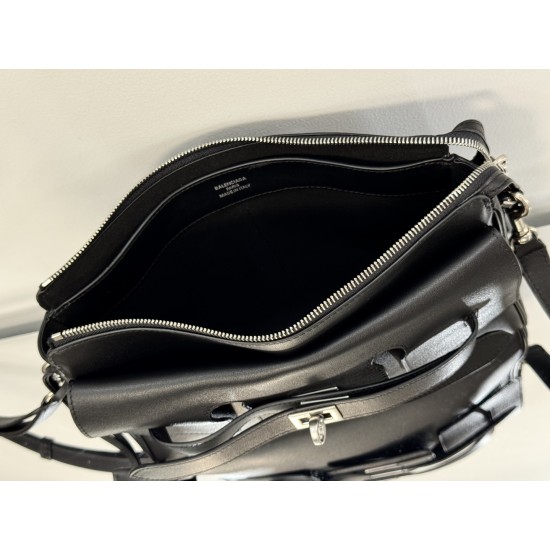 Balenciaga More ←