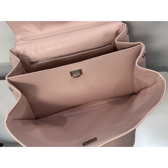 Balenciaga More ←