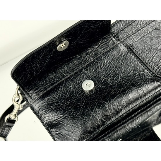Balenciaga More ←