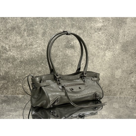 Balenciaga Le Cagole