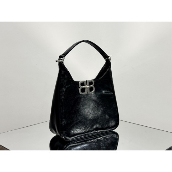 Balenciaga More ←