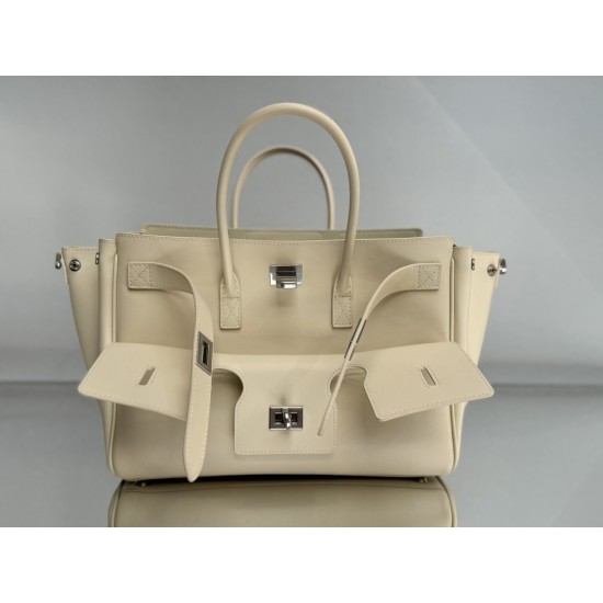 Balenciaga More ←