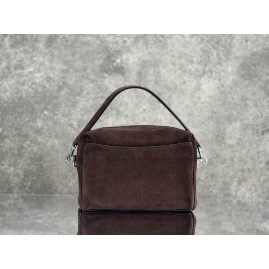 Balenciaga More ←