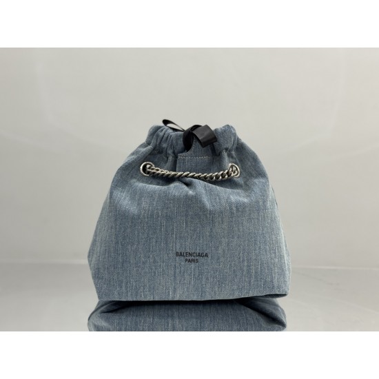 Balenciaga More ←