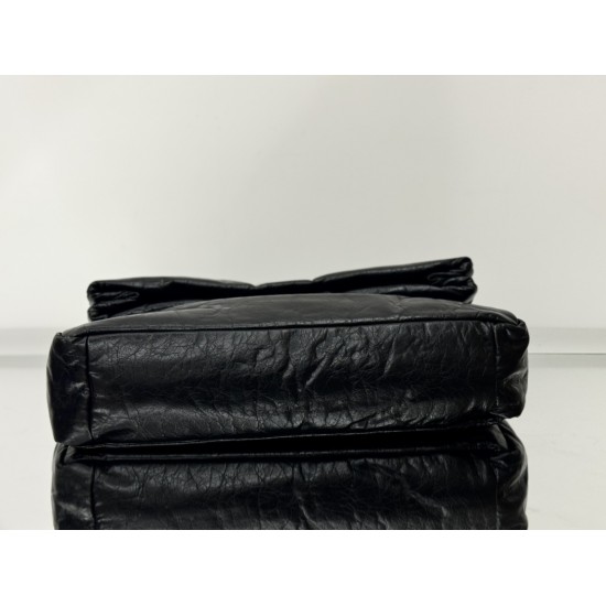 Balenciaga More ←