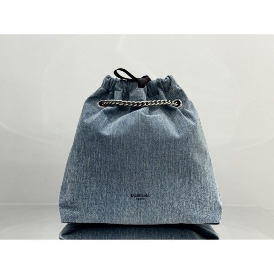 Balenciaga More ←