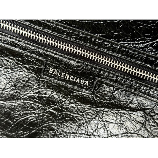 Balenciaga More ←