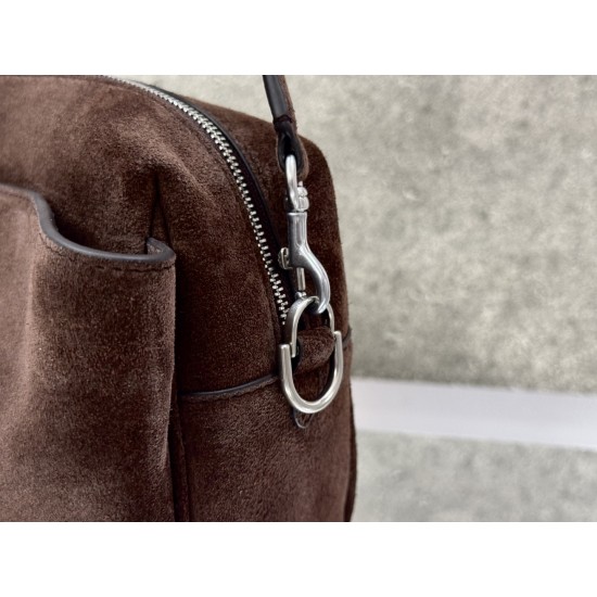 Balenciaga More ←