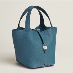 Style：Picotin lockColour：W0/sliverSize：18cmLeather：clemenceHardware：sliver菜篮18cm，牛仔蓝牛皮，银扣，高级全手工专属定制‼️